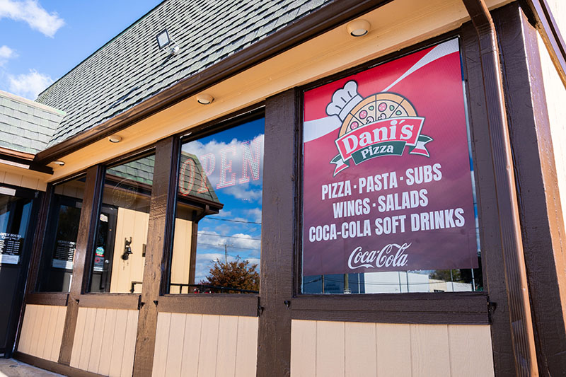 Dani's Pizza Exterior